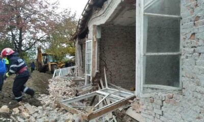 Doi muncitori AU MURIT pe un ȘANTIER din Bacău. Un zid s-a PRĂBUȘIT peste ei - News Moldova