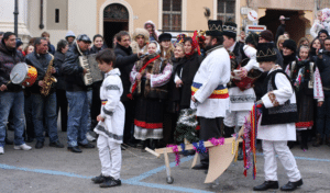 traditii de anul nou in bucovina plugusorul - News Moldova