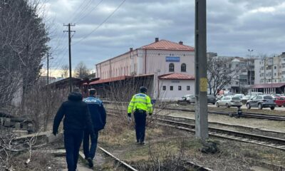 1 barbat gasit mort in spatele garii botosani politistii au gasit o sticla ciudata langa el galerie foto - News Moldova