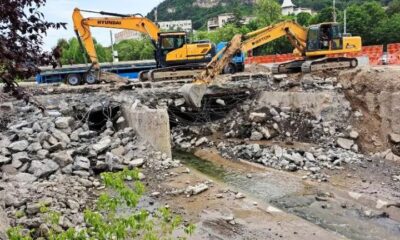 demolarea-podului-de-la-spitalul-judetean-piatra-neamt-avanseaza-rapid
