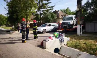 Accident rutier în localitatea botoșăneană Flămânzi: o mașină s-a izbit de un cap de pod - News Moldova