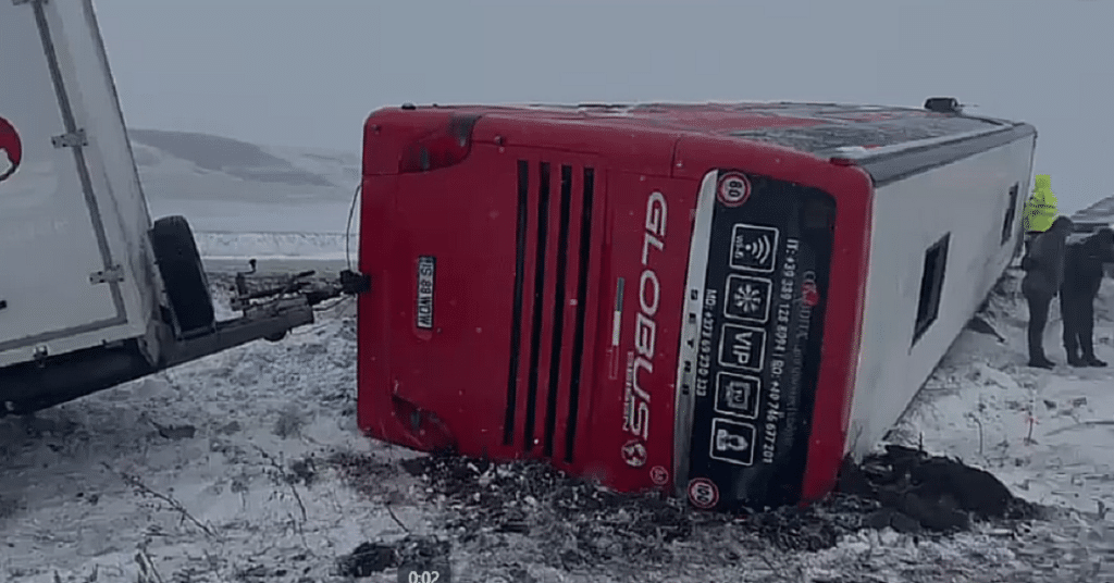 Autocar rasturnat iarna drum zapada troieni accident 1024x536 1 - News Moldova