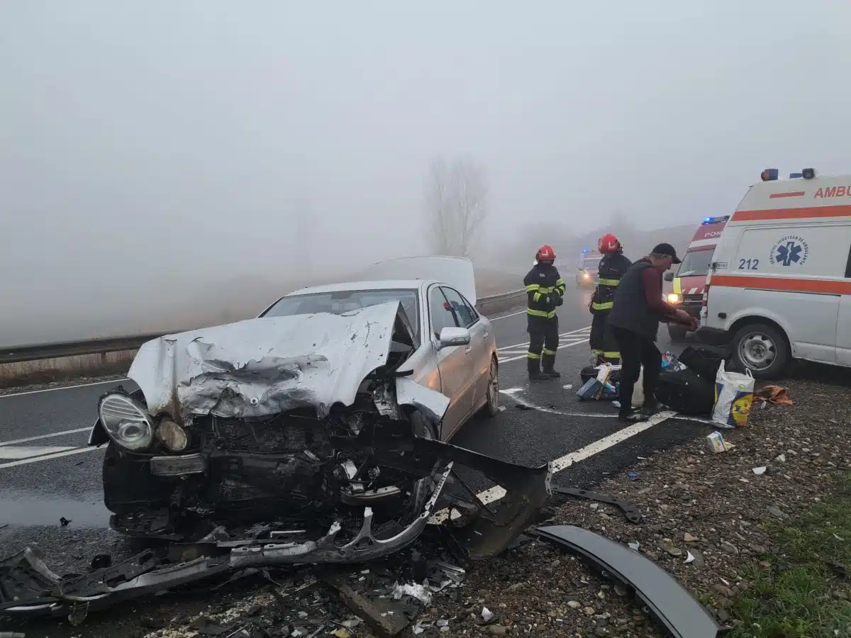 Trei persoane au fost tranportate de URGENȚĂ la spital în urma unui accident auto produs în comuna Popricani din județul Iași - News Moldova